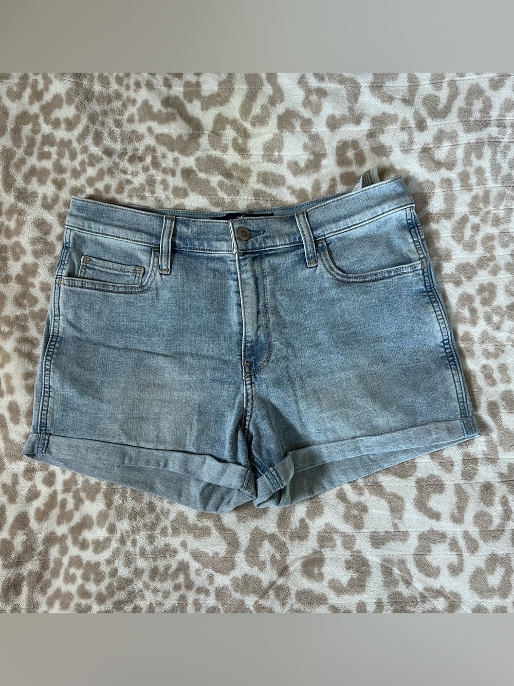 NWOT Hollister High Rise Light Blue Denim Roll-Cuff Shorts, Size 11